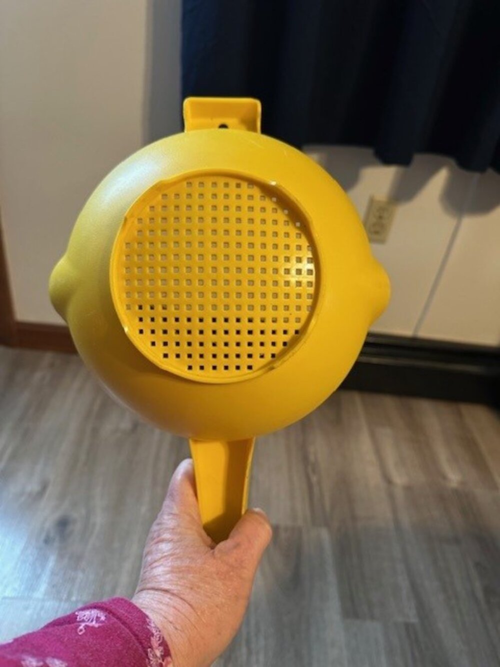 Tupperware Large Yellow Strainer - Picture 2 of 2